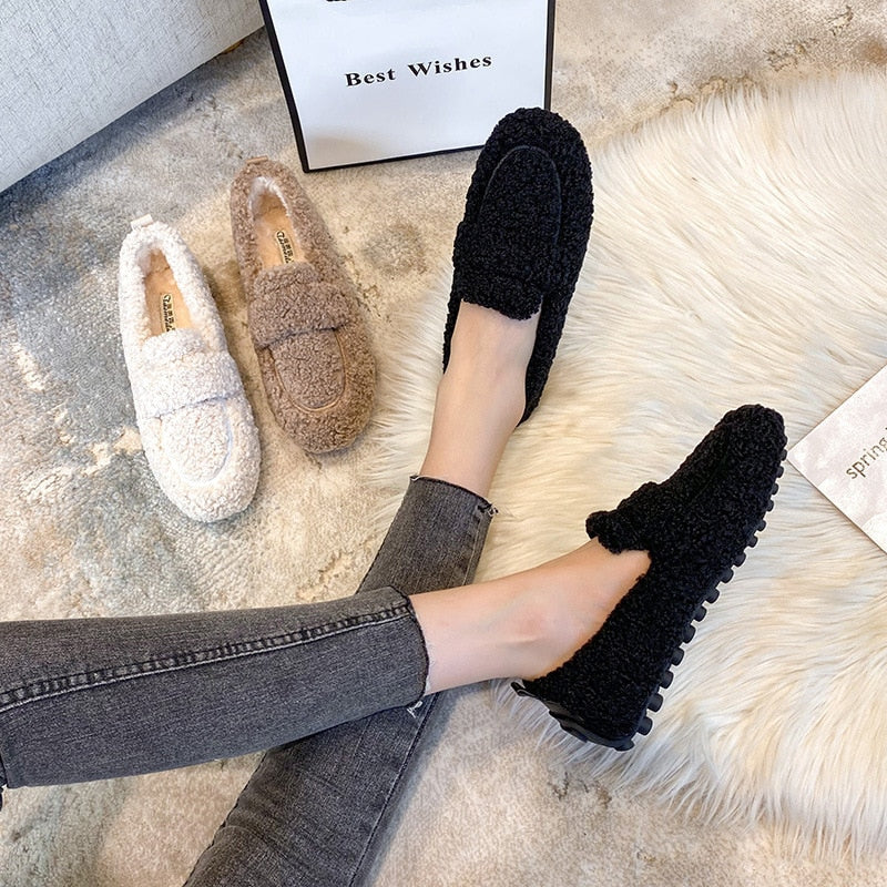 Soft winter unisex slippers, providing warmth and comfort for indoor relaxation.