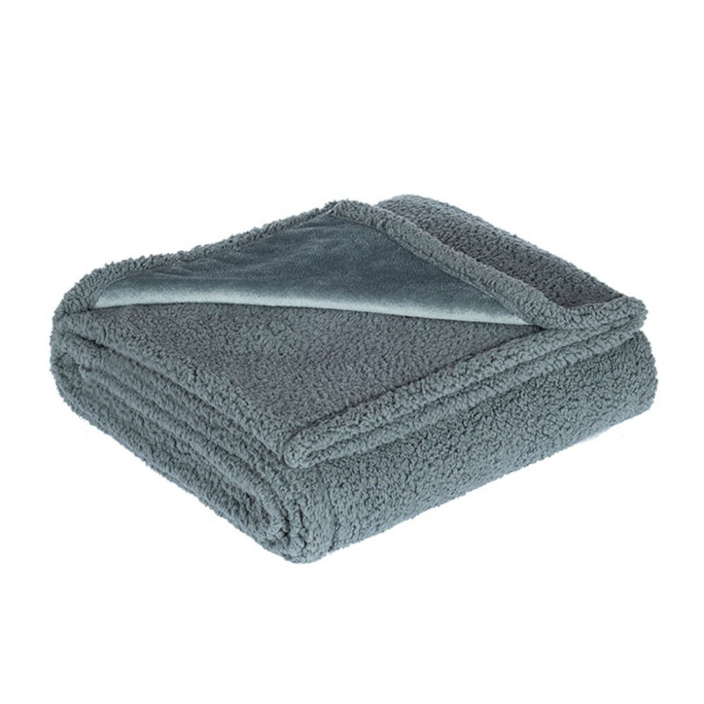 Thickened, warm waterproof dog blanket with soft sherpa fleece, protecting furniture & keeping pets cozy.
