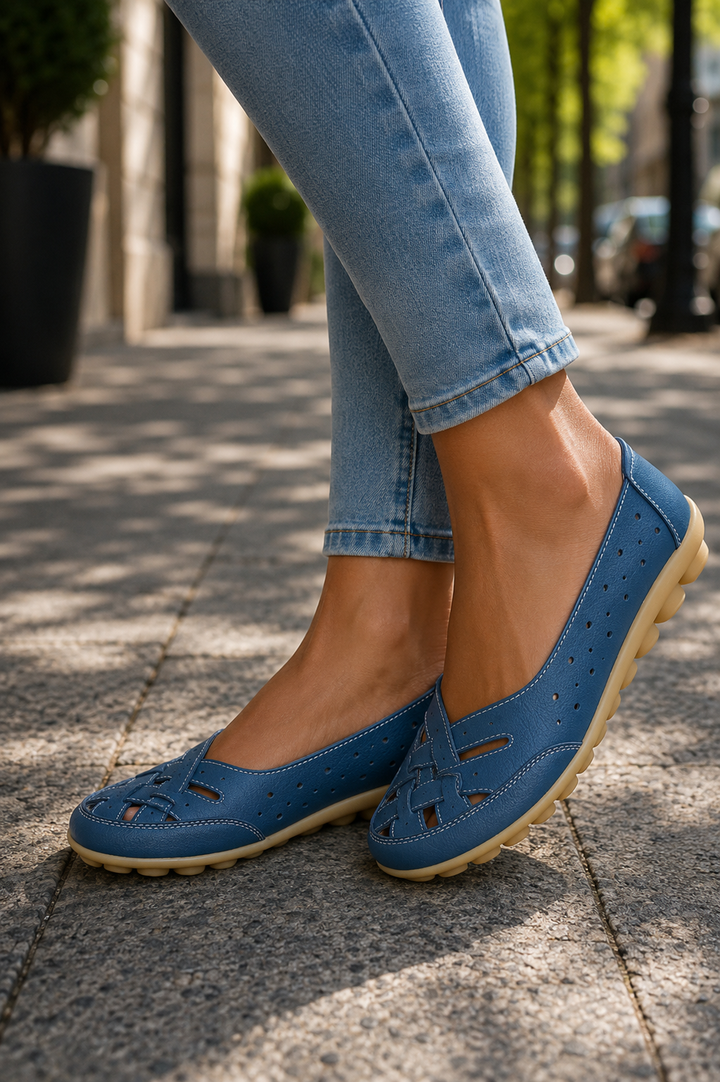 Comfortable white women's ballet flats, ideal for everyday wear. Stylish slip-on shoes for ladies.