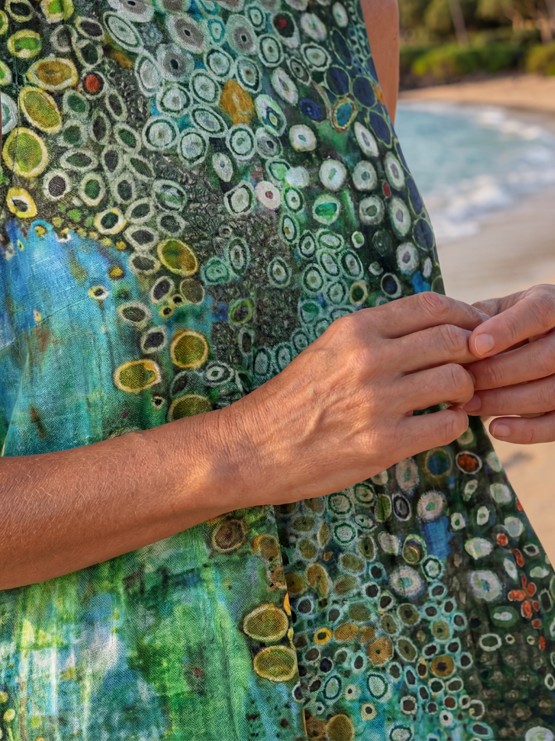 Stylish women's abstract print sleeveless midi dress with round neck & pockets. Perfect for beach & summer.
