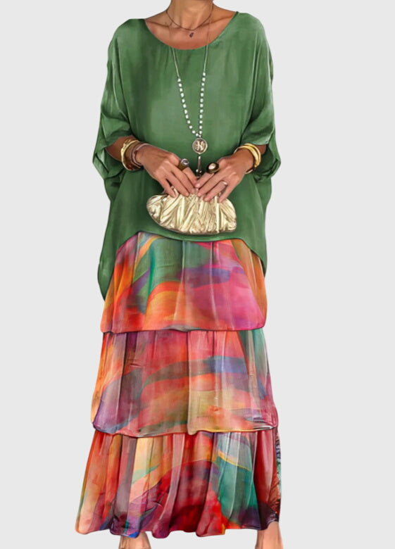 Comfortable women's maxi dress with abstract print and tiered design, perfect for a relaxed holiday.