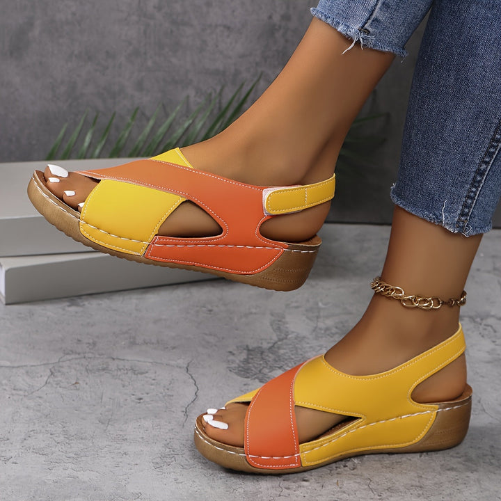 Casual women's orthopedic sandals, adjustable for comfort, perfect for everyday summer wear.