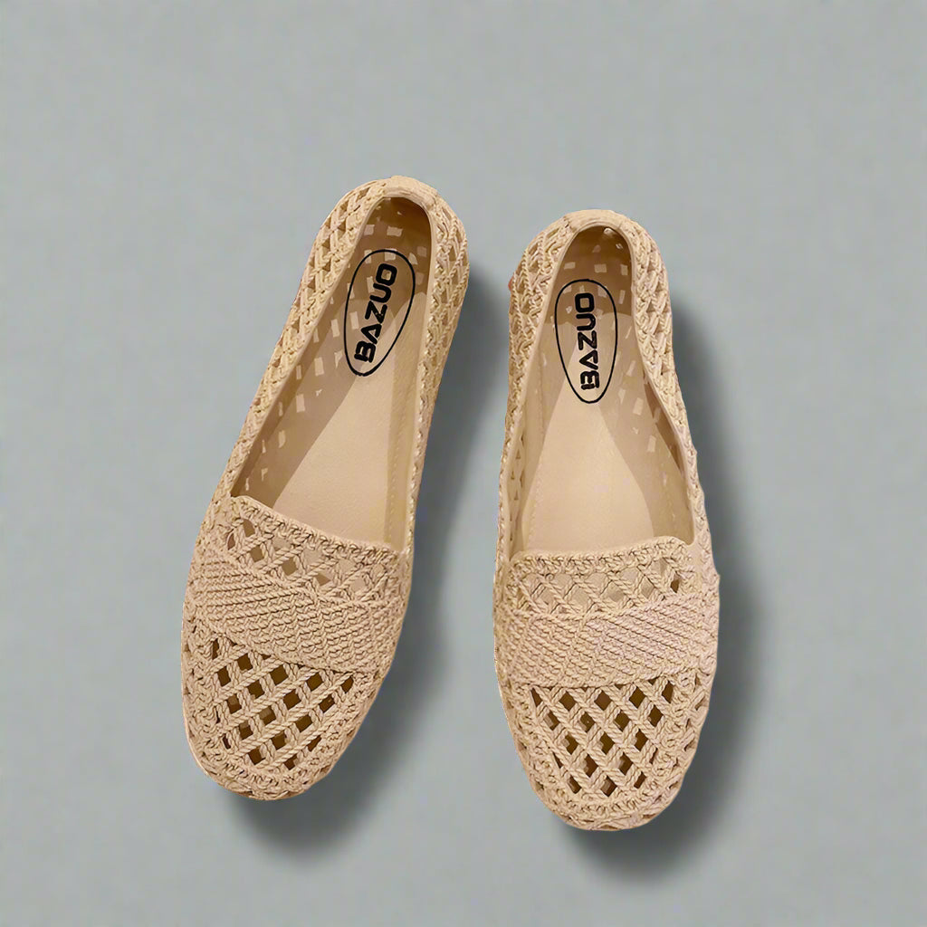 Stylish black women's slip-on flats, comfortable and versatile spring footwear