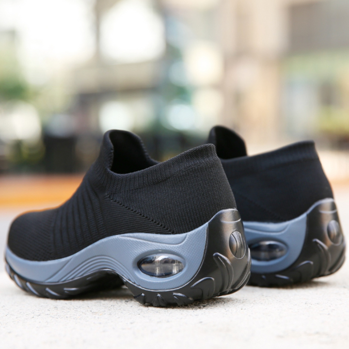 Women's sneakers with comfortable arch support, designed for versatile daily activities.