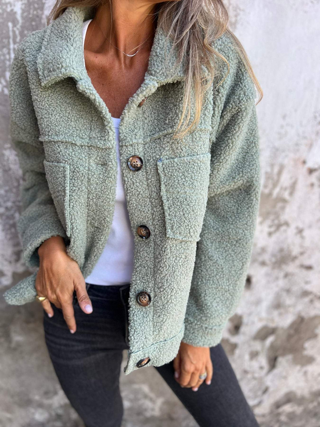Elegant women's autumn coat featuring a classic notch collar & button-up front, suitable for stylish outerwear.