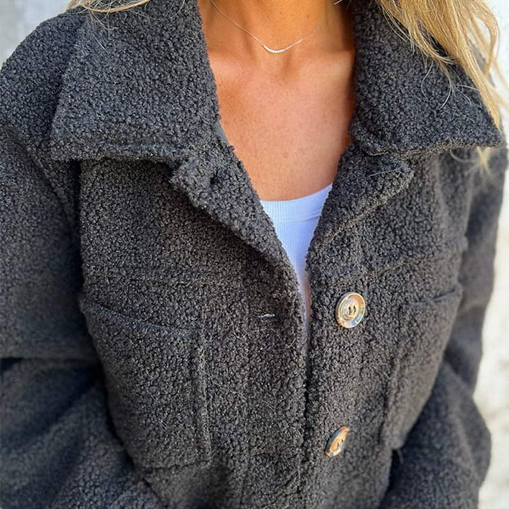 Warm women's autumn coat with a stylish notch collar and button-up design, perfect for fall fashion & outdoor comfort.