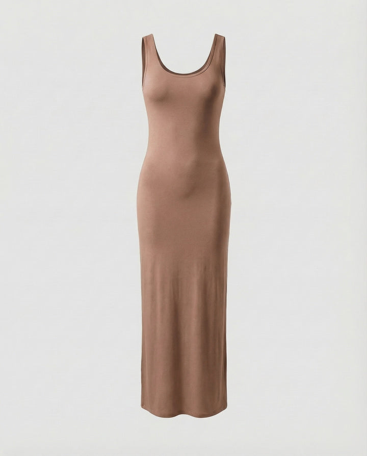 Effortlessly versatile women's scoop neck sleeveless bodycon maxi dress for any occasion.