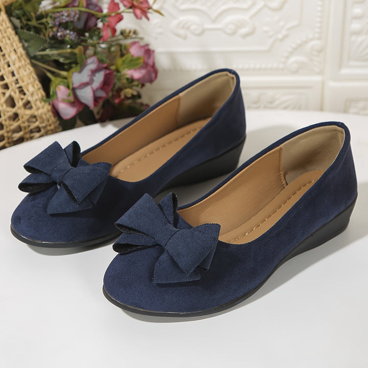 Chic women's slip-on flats, round toe, bow detail, perfect for comfort & style.