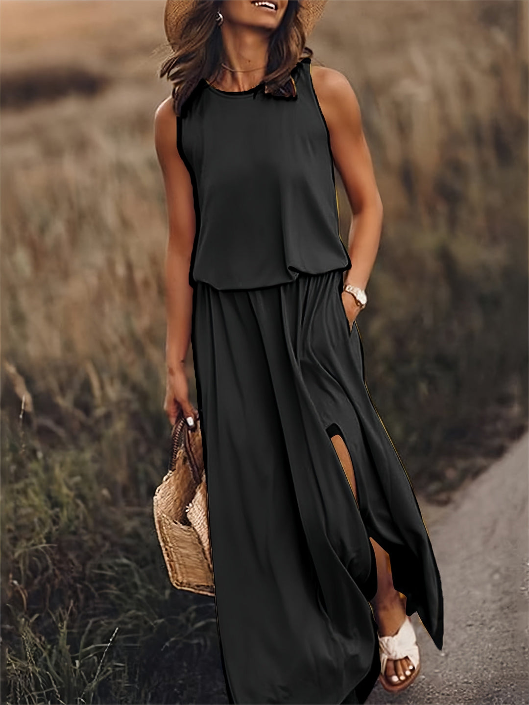 Comfortable women's flowy maxi dress, with a blouson top. Ideal for hot weather.
