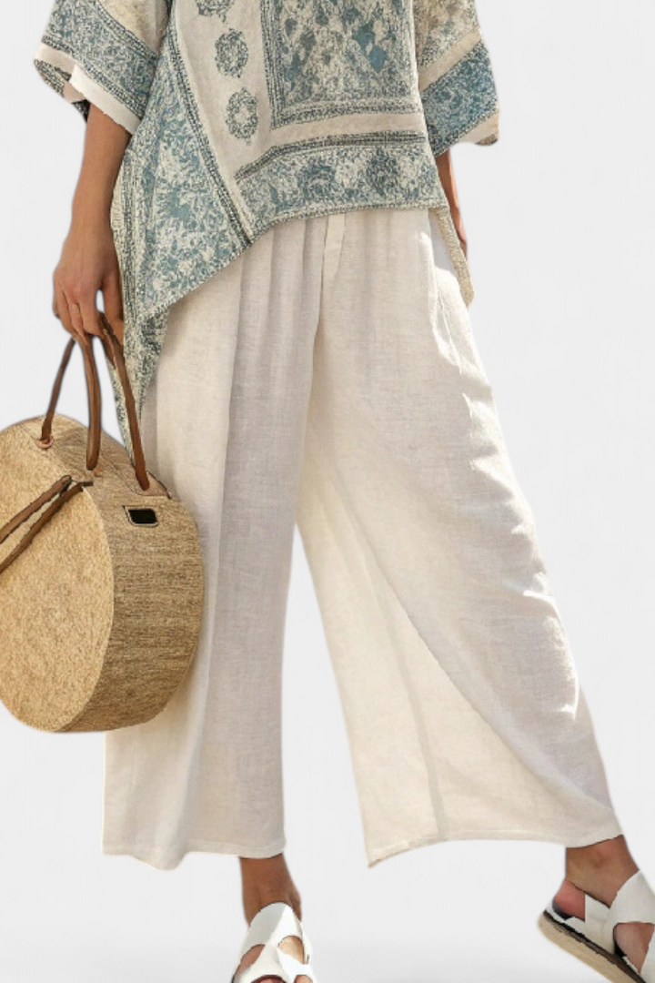 Stylish women's floral batwing top and matching wide leg pants, a comfortable two-piece boho summer outfit.