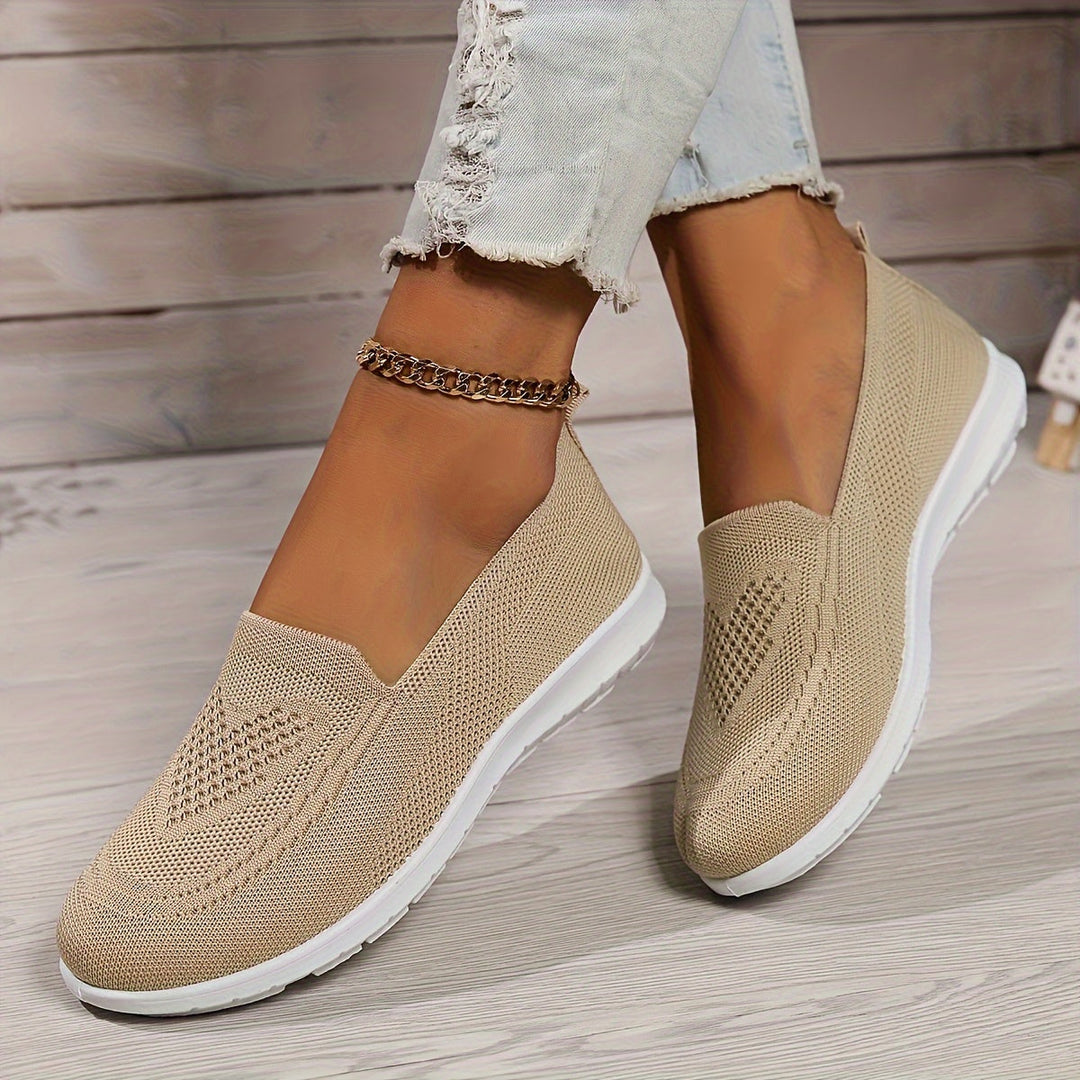 Stylish women's flatform loafers, breathable slip-on for spring/summer casual wear.