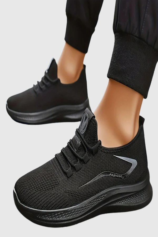 Lightweight, comfortable women's activewear sneakers. Breathable for everyday wear.