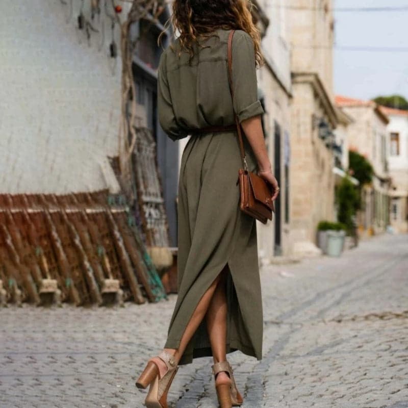 Chic women's button-down shirt dress, midi length, belted waist, short sleeves for spring/summer.
