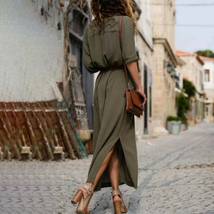 Chic women's button-down shirt dress, midi length, belted waist, short sleeves for spring/summer.