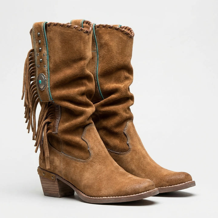 Fashionable women's mid-calf fringe western boots, Caroline style, with a chic pointed toe.