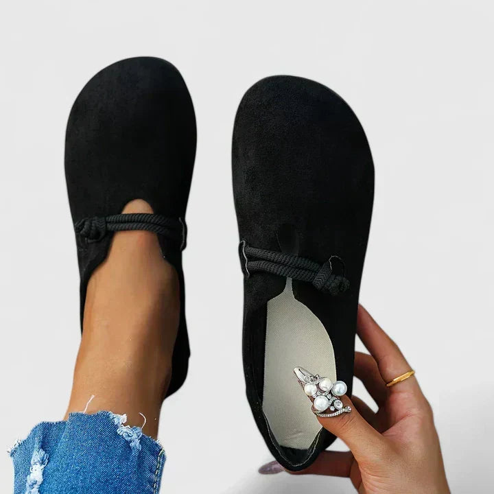 Bohemian women's slip-on flats featuring a rounded toe & stylish rope ties, offering casual comfort.