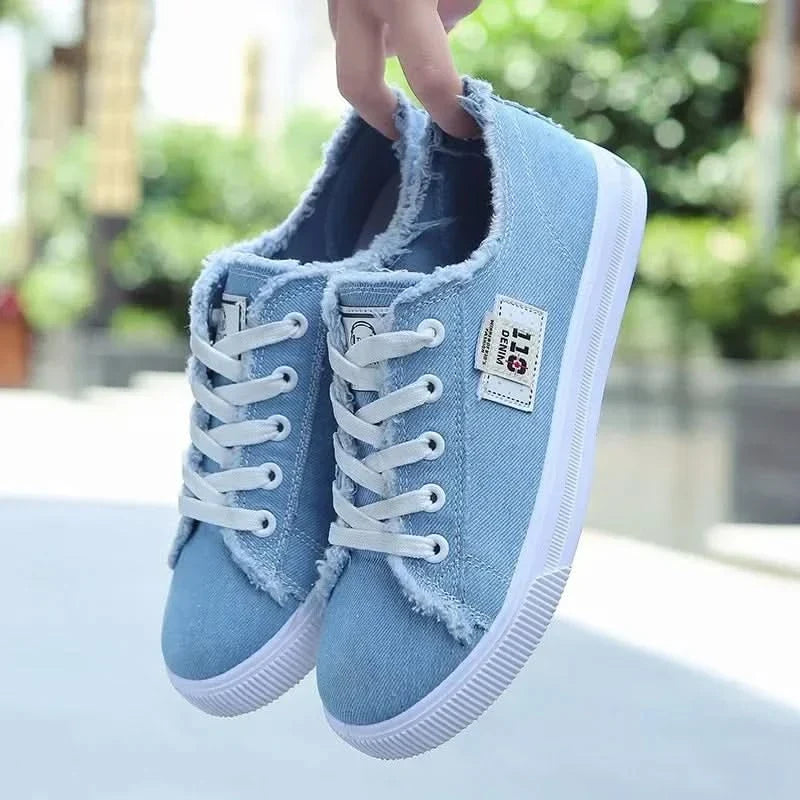 Versatile women's high-top casual shoes with lace-up style, great for any casual occasion.