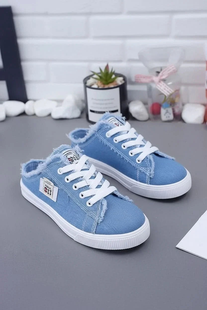 Streetwear-ready women's high-top casual sneakers with lace-up, perfect for daily fashion.