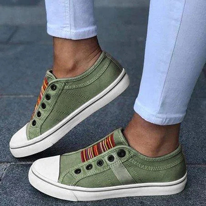 Versatile women's lace-up sneakers in a sporty chic design. Lightweight & comfortable casual shoes for everyday style.