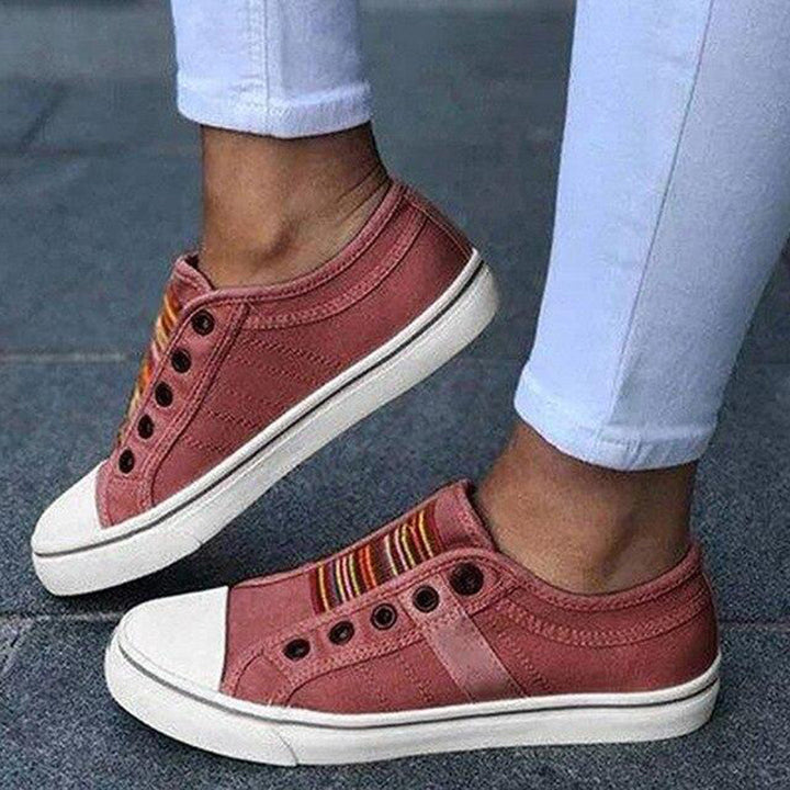 Lightweight women's walking shoes, perfect for comfort. Casual trainers with a sleek design, great for everyday footwear.