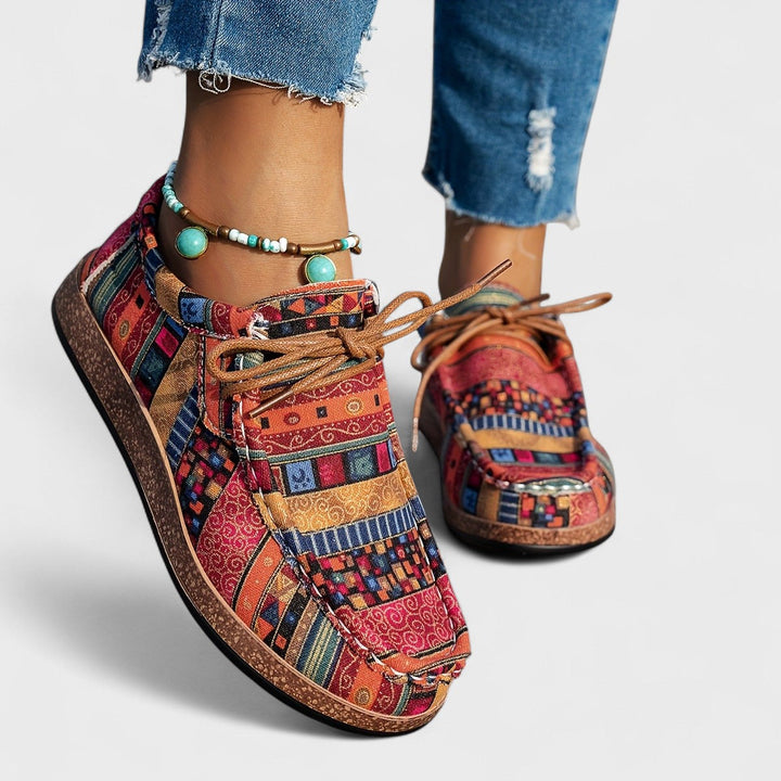 Women's casual sneakers with extra wide heel for ultimate daily comfort and support. Ideal for walking.