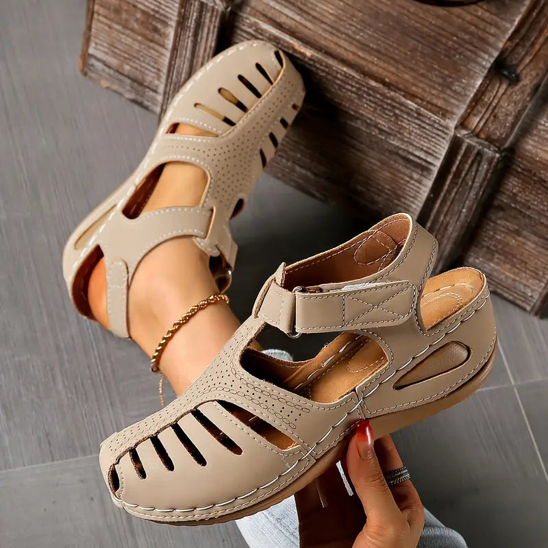 Women's casual stylish everyday sandals with open toe design. Comfortable slip-on summer flats for versatile fashion.