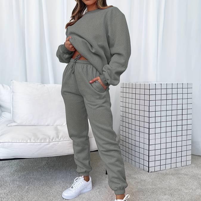 Versatile women's jogger set for ultimate comfort, featuring a classic sweatshirt design.