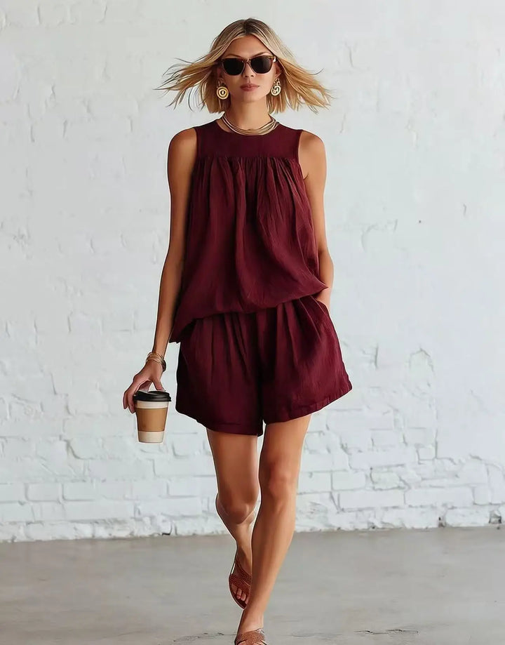Versatile women's casual shorts set. Features a gathered top & high-waist shorts, ideal for everyday or vacation.