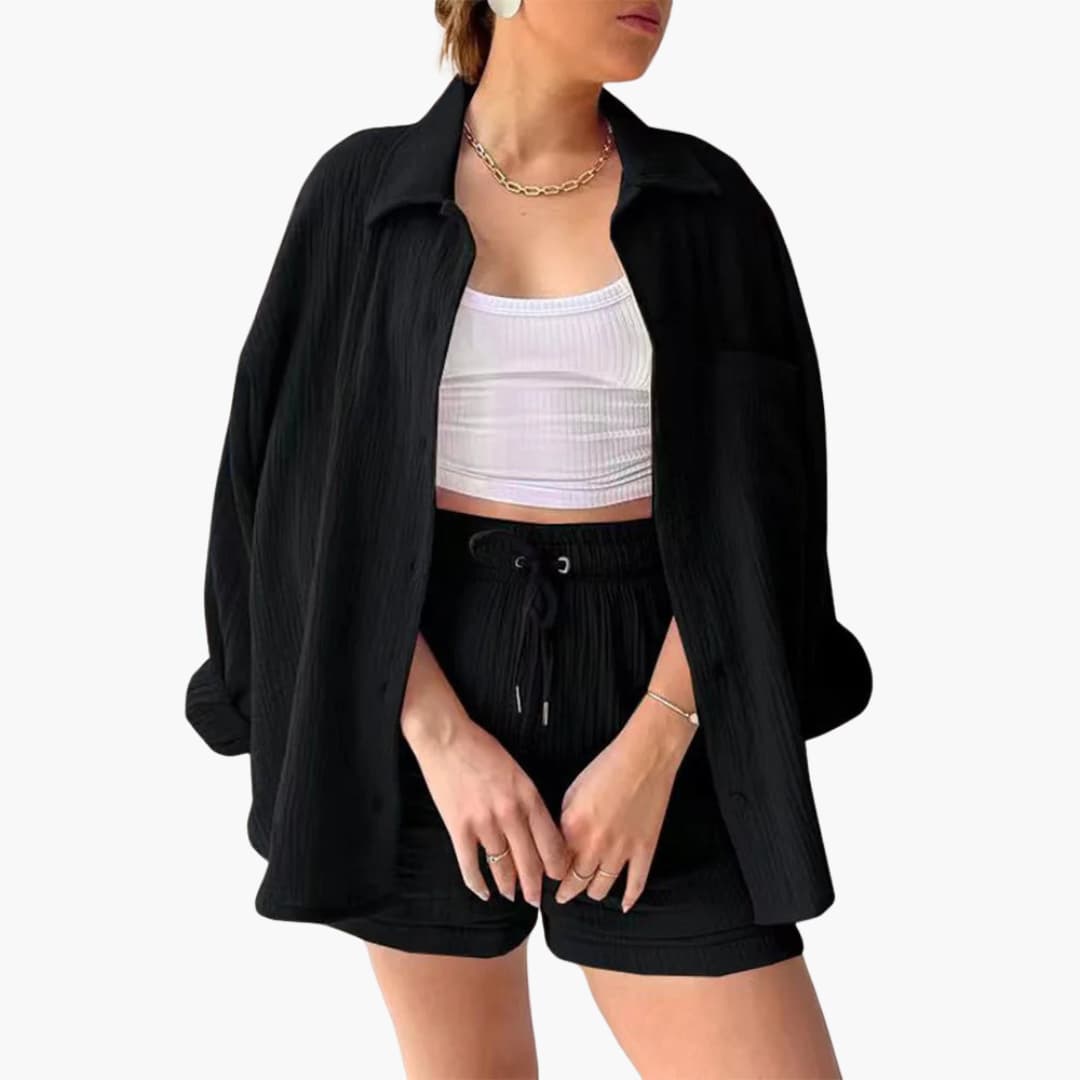 Comfortable women's two-piece. Breathable fabric, relaxed fit for summer wear.