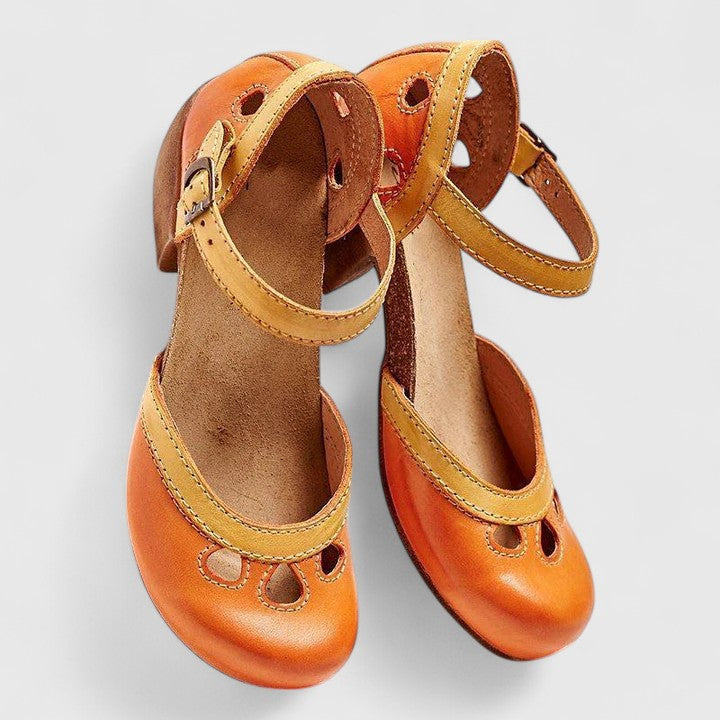Breathable open-toe women's summer sandals, perfect for casual walking and vacation comfort.