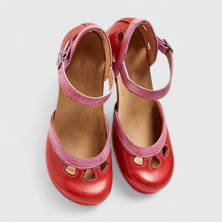 Detail of breathable women's open-toe summer sandals, perfect for comfortable casual walking.