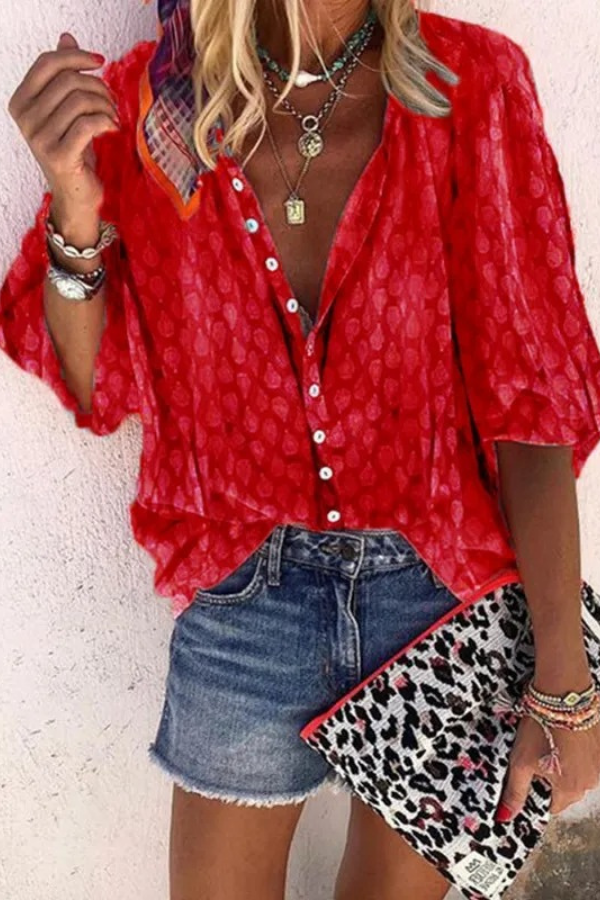 Lightweight & airy women's button-front blouse in soft fabric. Ideal for comfortable summer everyday wear.