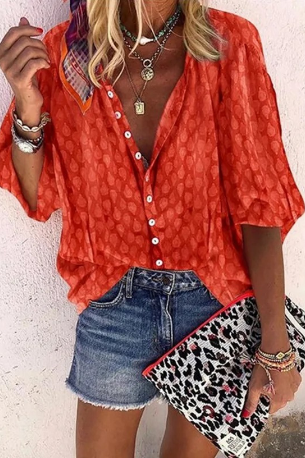 Comfortable, airy women's button-front blouse for effortless style. Versatile for everyday or work.