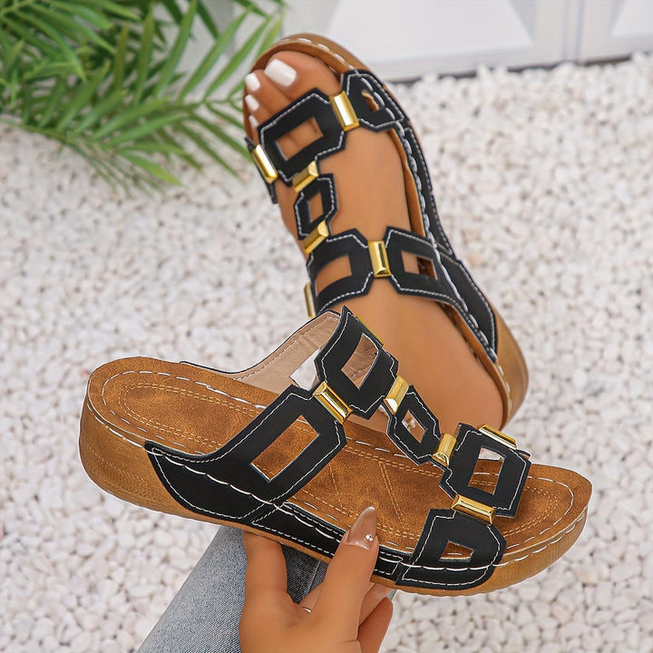 Comfortable women's thick-sole platform sandals, ideal for all-day wear and elevated summer style.