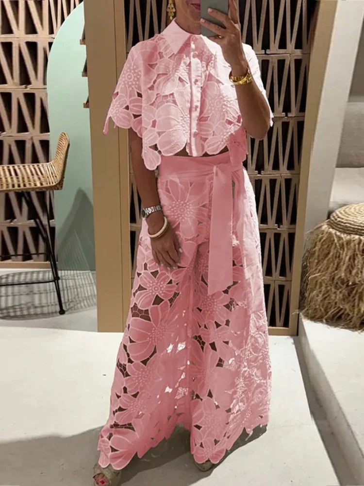 Fashionable floral two-piece set for women with a stylish top & comfortable high-waisted wide-leg pants.