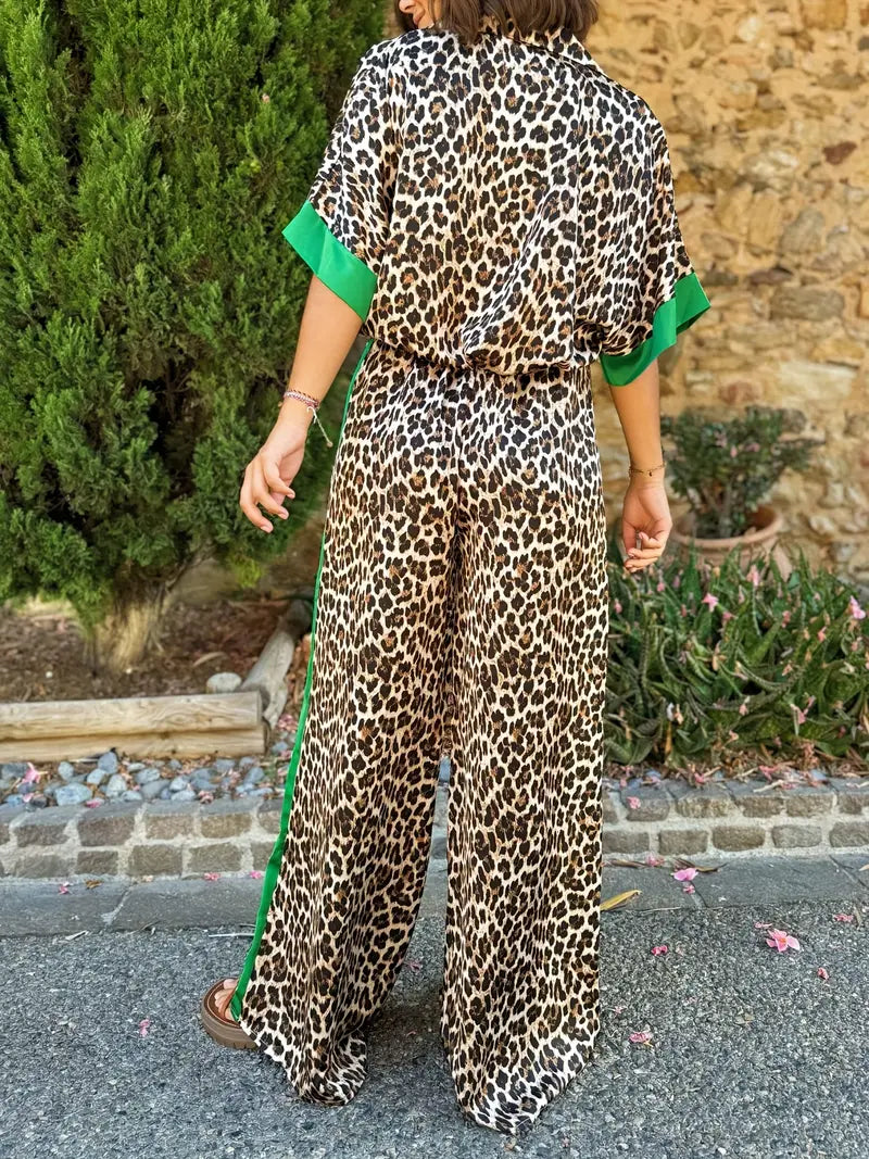 Versatile women's animal print jumpsuit, wide leg & V-neck, ideal for casual elegant spring/summer looks.