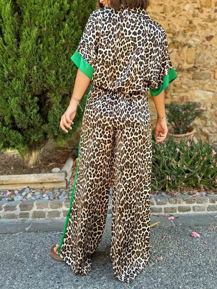 Versatile women's animal print jumpsuit, wide leg & V-neck, ideal for casual elegant spring/summer looks.