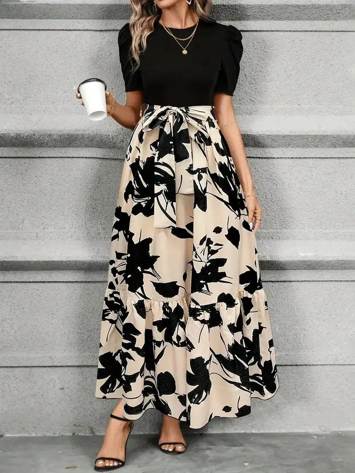 Stylish women's maxi dress, versatile for casual wear or elegant occasions. Long, comfortable fit.