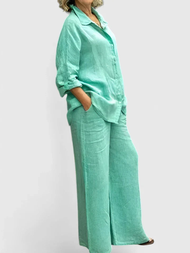 Women's comfortable two-piece lounge set, a chic relaxed fit for versatile everyday fashion.
