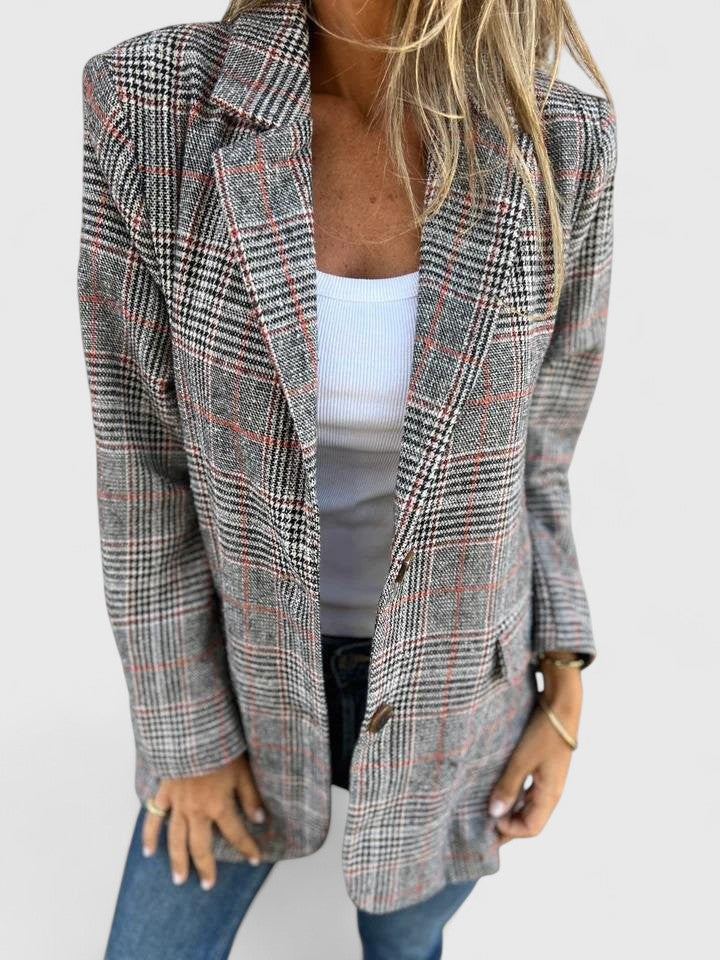 Women's chic plaid boyfriend blazer, relaxed fit outerwear for modern fashion.