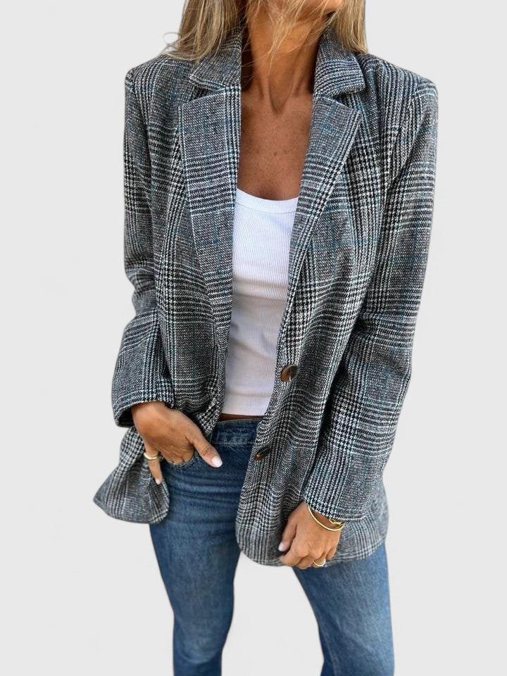 Versatile women's plaid boyfriend blazer, perfect for business casual or chic everyday style.
