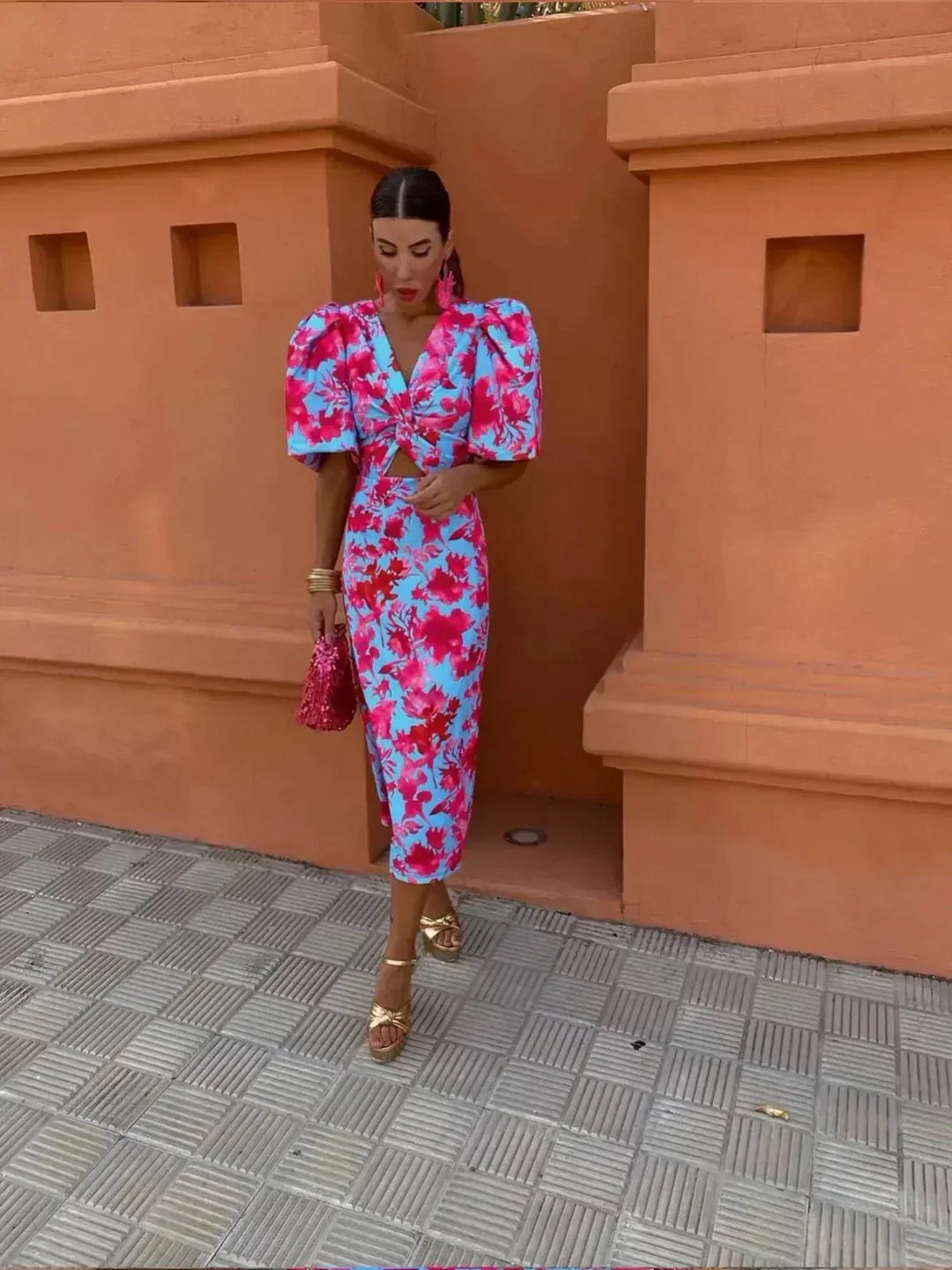 Vibrant printed maxi dress for women, ideal as a wedding guest or cocktail dress, featuring a stylish ruched waist.