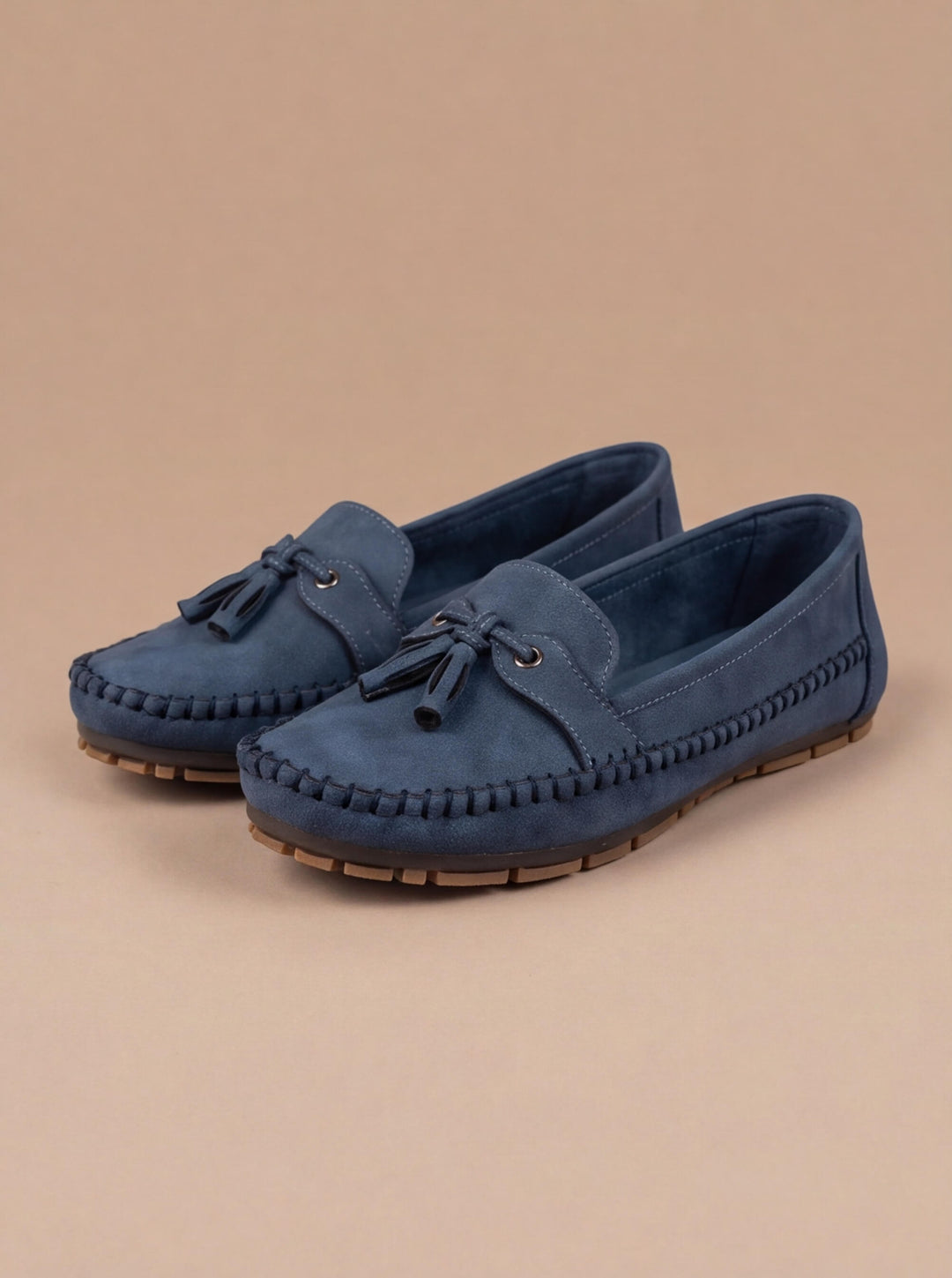 Women's chic tassel moccasin loafers, perfect for effortless style and comfortable everyday wear.