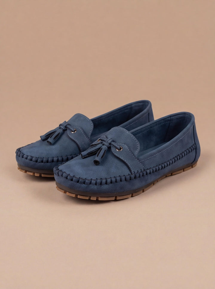 Women's chic tassel moccasin loafers, perfect for effortless style and comfortable everyday wear.