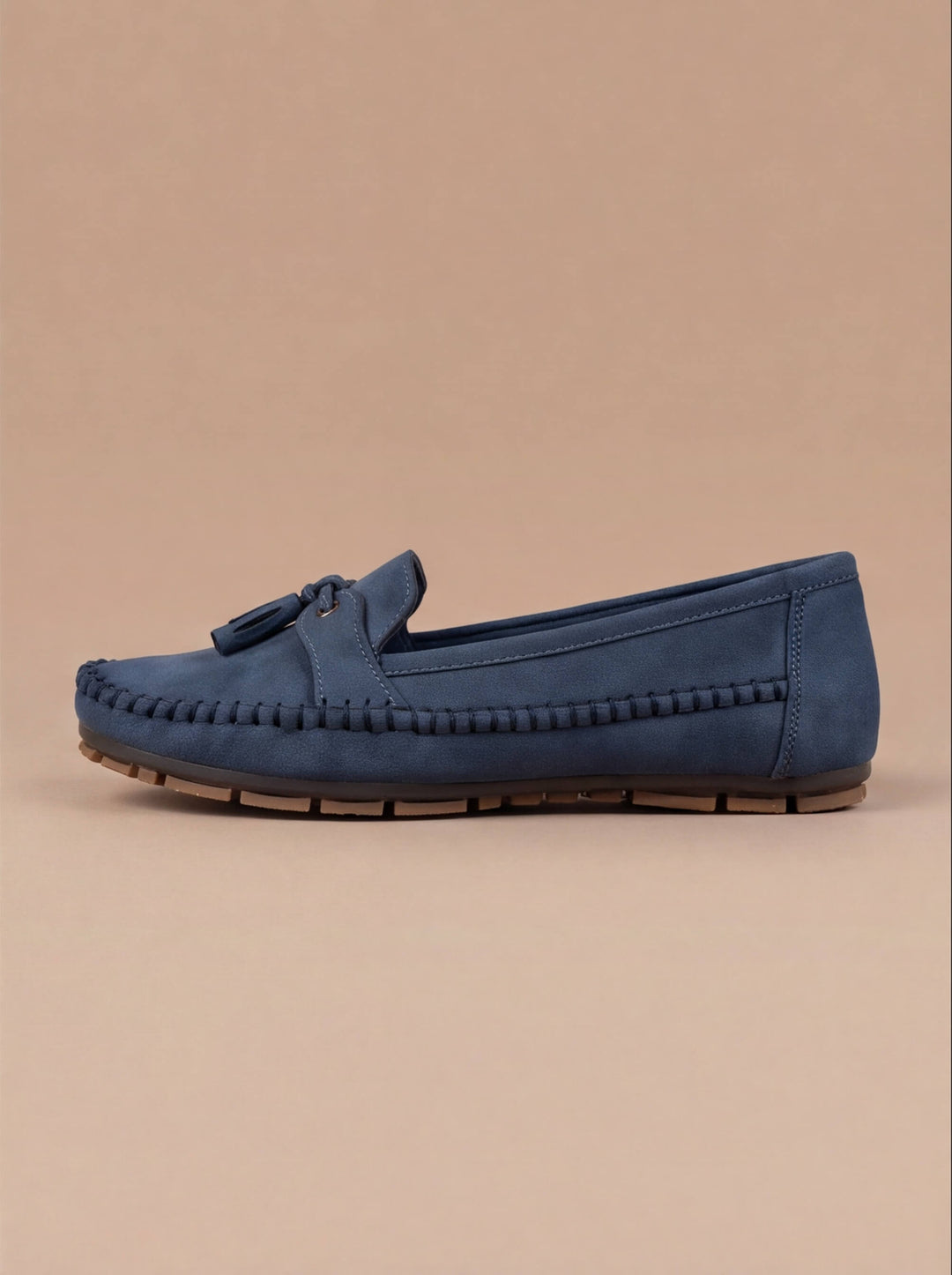 Comfortable women's slip-on tassel loafers. Moccasin-style flats for casual or elegant everyday footwear.