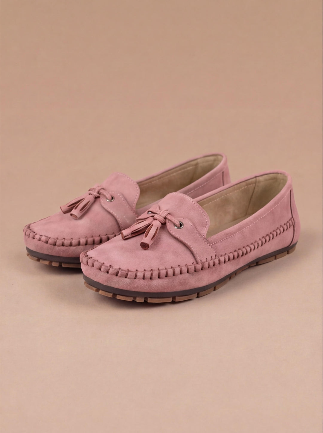 Plush women's moccasin loafers with tassels, providing ultimate comfort for all-day versatile style.