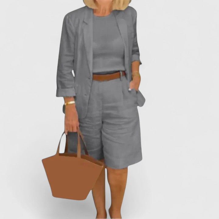Elegant women's matching set with a sophisticated blazer and trendy Bermuda shorts for a complete look.