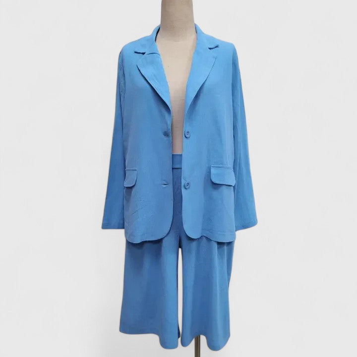 Women's smart casual blazer & Bermuda shorts set, ideal for sophisticated resort wear and summer events.
