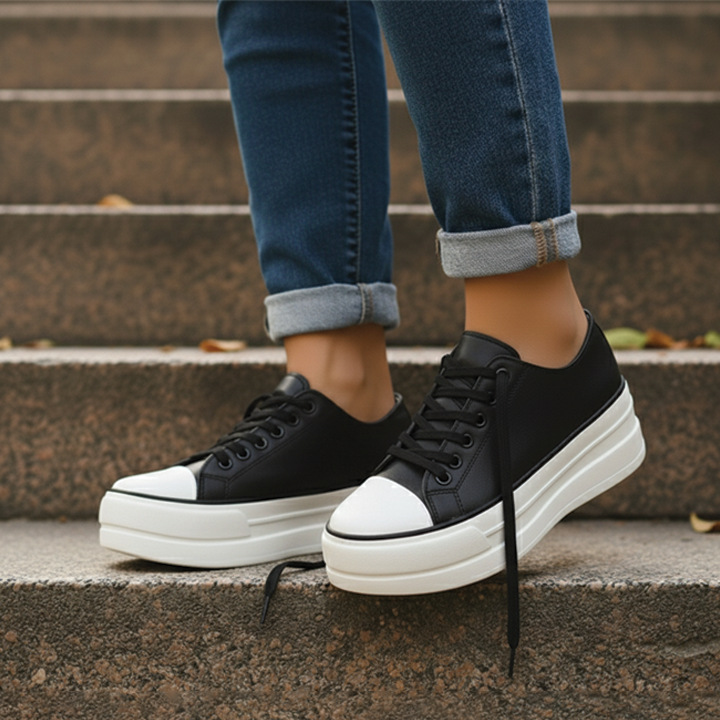 Comfortable women's low-top sneakers, stylish chunky platform design, ideal for daily casual wear.