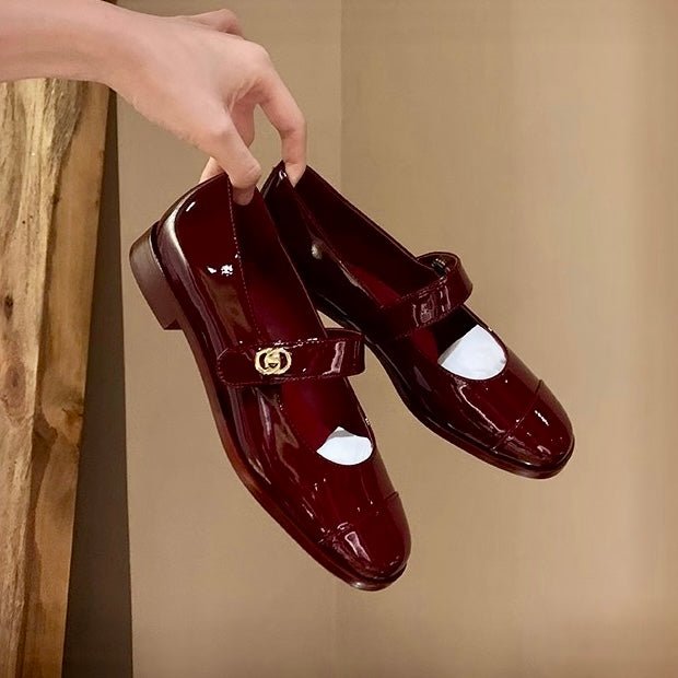 Smart women's Mary Jane flats, offering a wide toe box, premium arch support, & classic appeal.